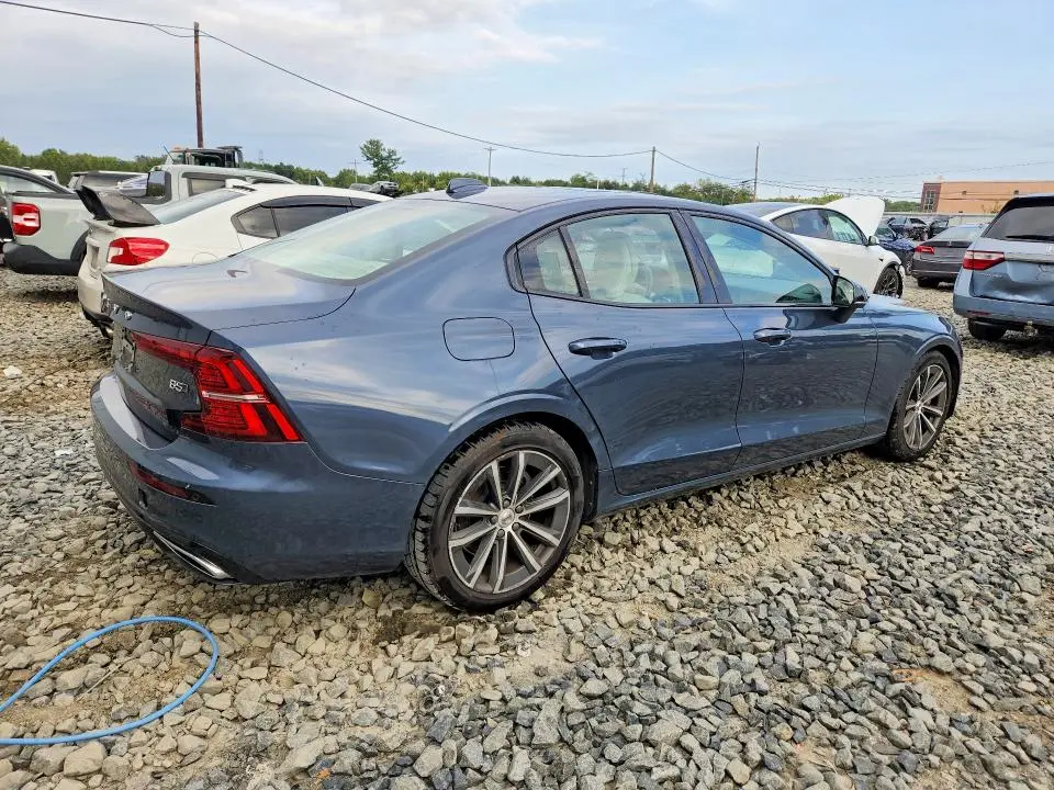 2022 VOLVO S60 B5 MOMENTUM  