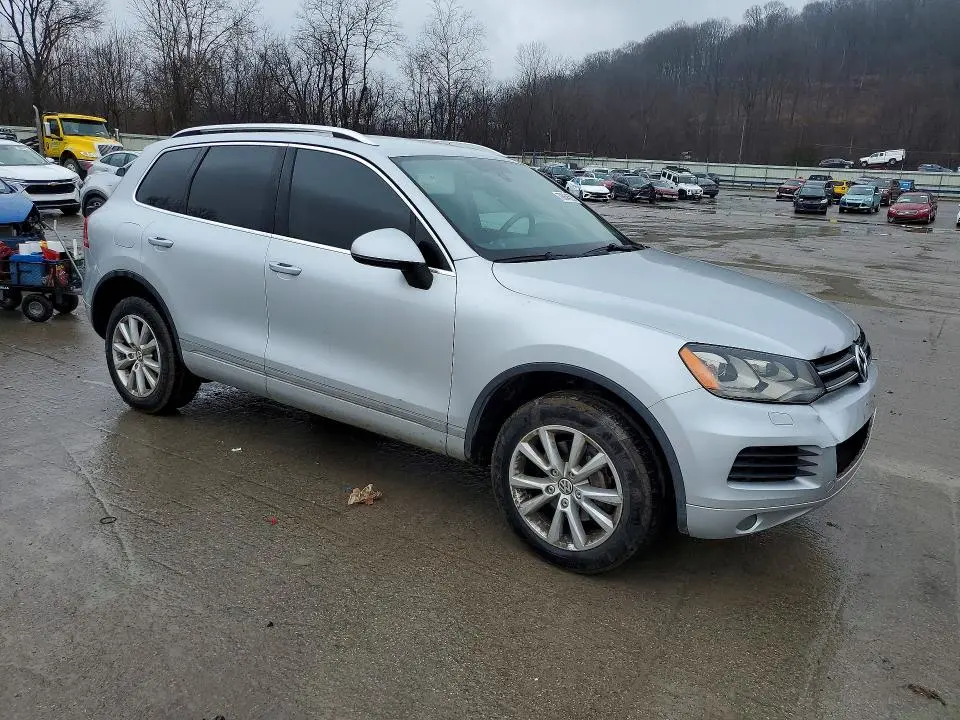 2014 VOLKSWAGEN TOUAREG V6  