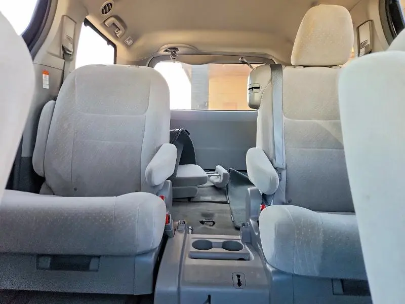 2017 TOYOTA SIENNA LE  