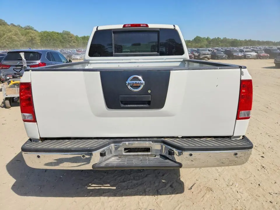 2011 NISSAN TITAN SV  