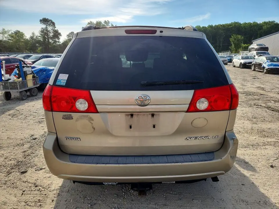 2010 TOYOTA SIENNA LE 8-PASSENGER  