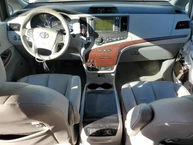 2014 TOYOTA SIENNA XLE  