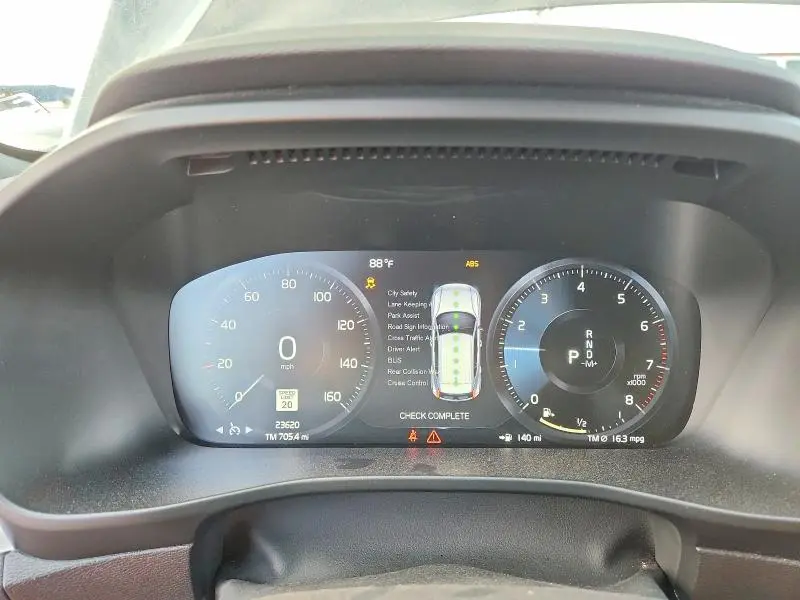 2020 VOLVO XC40 T5 MOMENTUM  