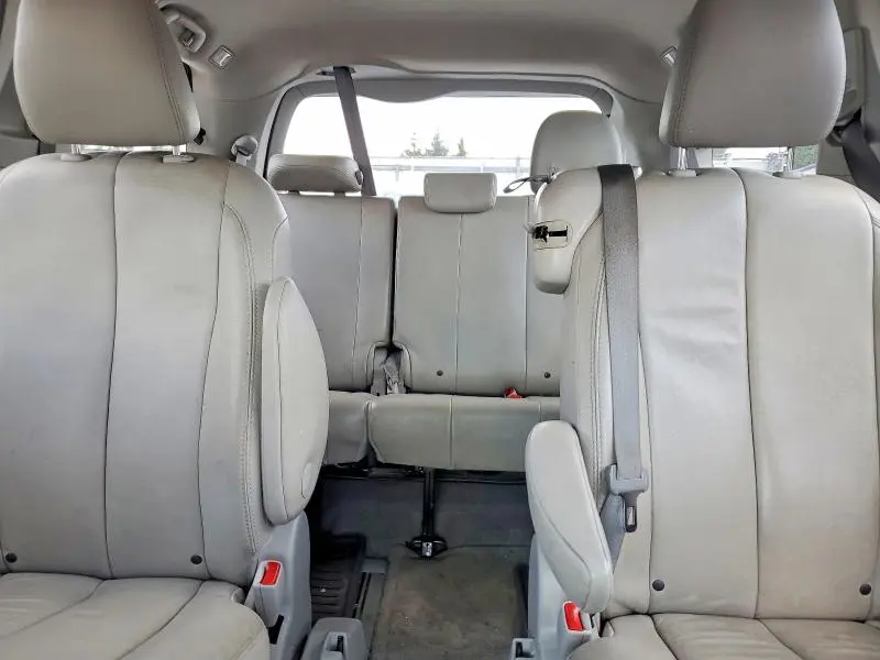 2013 TOYOTA SIENNA XLE 8-PASSENGER  