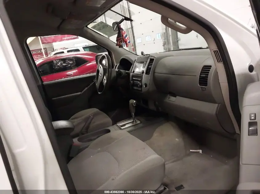 2018 NISSAN FRONTIER SV