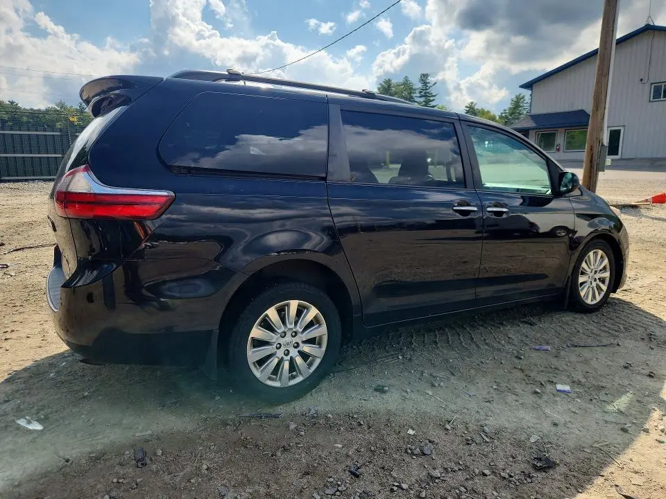 2015 TOYOTA SIENNA XLE 7-PASSENGER  