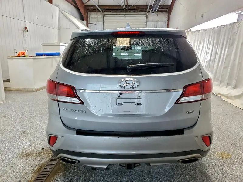 2018 HYUNDAI SANTA FE SE  