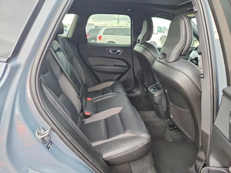 2022 VOLVO XC60 B5 R-DESIGN  