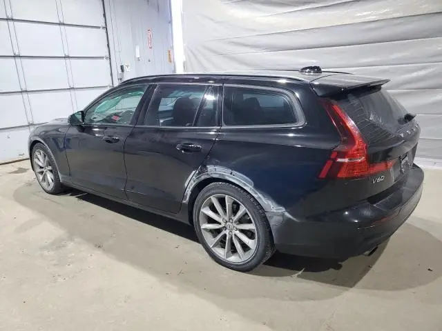 2019 VOLVO V60 T6 MOMENTUM  