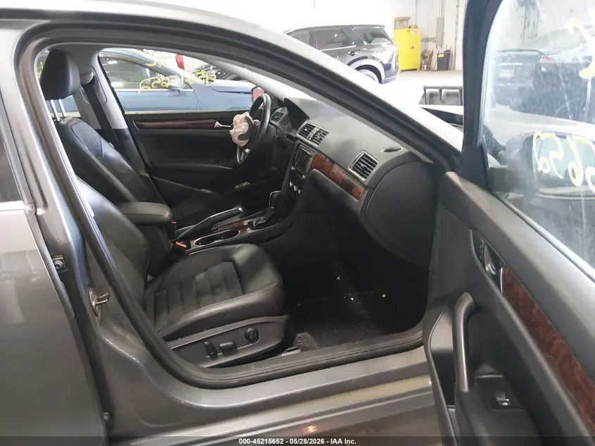 2013 VOLKSWAGEN PASSAT 2.5L SEL PREMIUM
