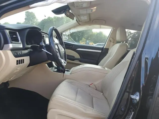 2017 TOYOTA HIGHLANDER LE  