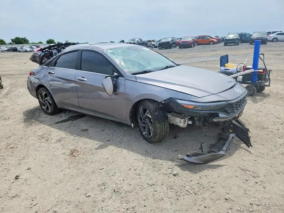 2025 HYUNDAI ELANTRA SEL  