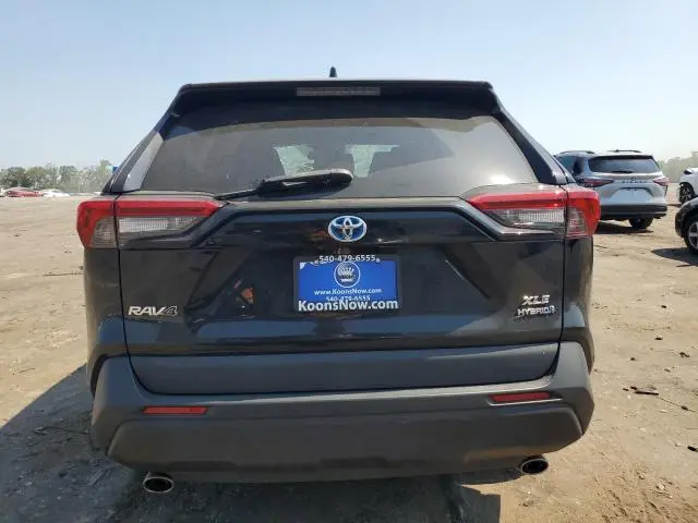 2020 TOYOTA RAV4 XLE  