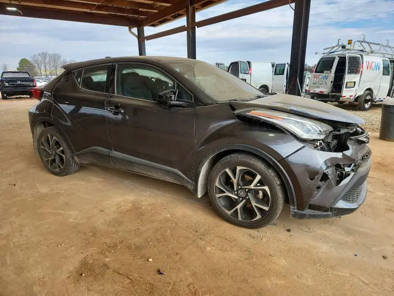 2021 TOYOTA C-HR XLE  