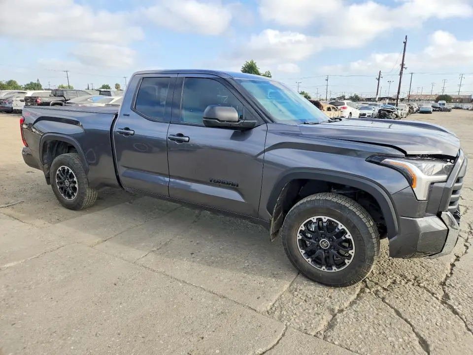 2023 TOYOTA TUNDRA SR5  