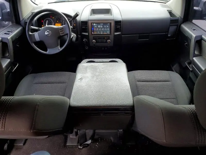 2010 NISSAN TITAN XE  