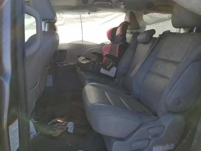 2019 TOYOTA SIENNA XLE  
