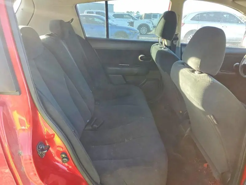 2010 NISSAN VERSA S  