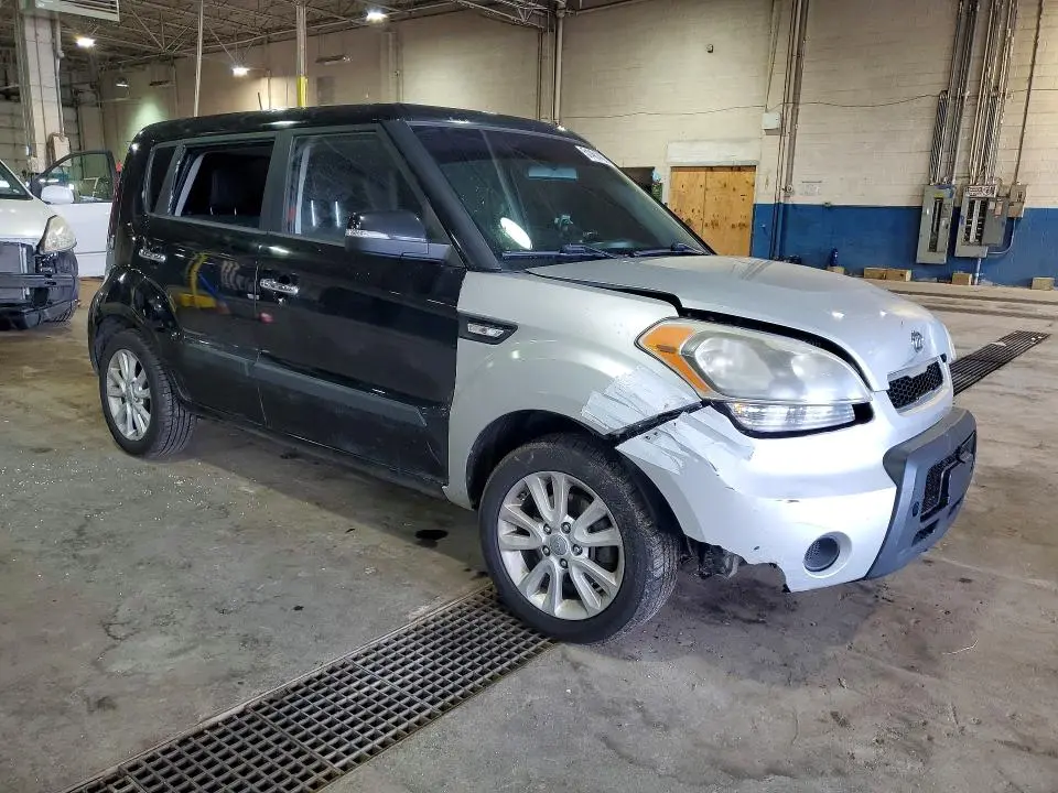 2013 KIA SOUL +  