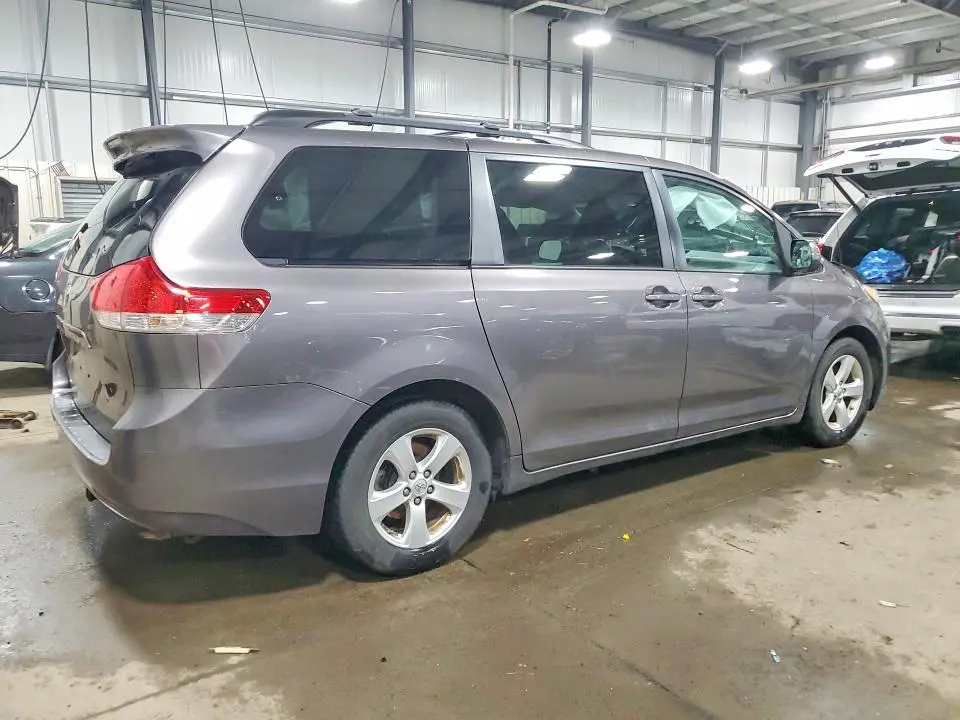 2014 TOYOTA SIENNA LE 8-PASSENGER  