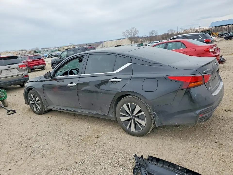 2022 NISSAN ALTIMA SV  