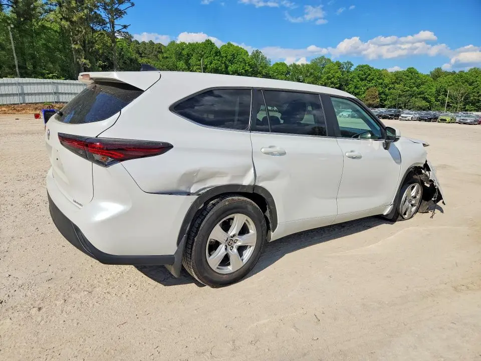 2024 TOYOTA HIGHLANDER LE  