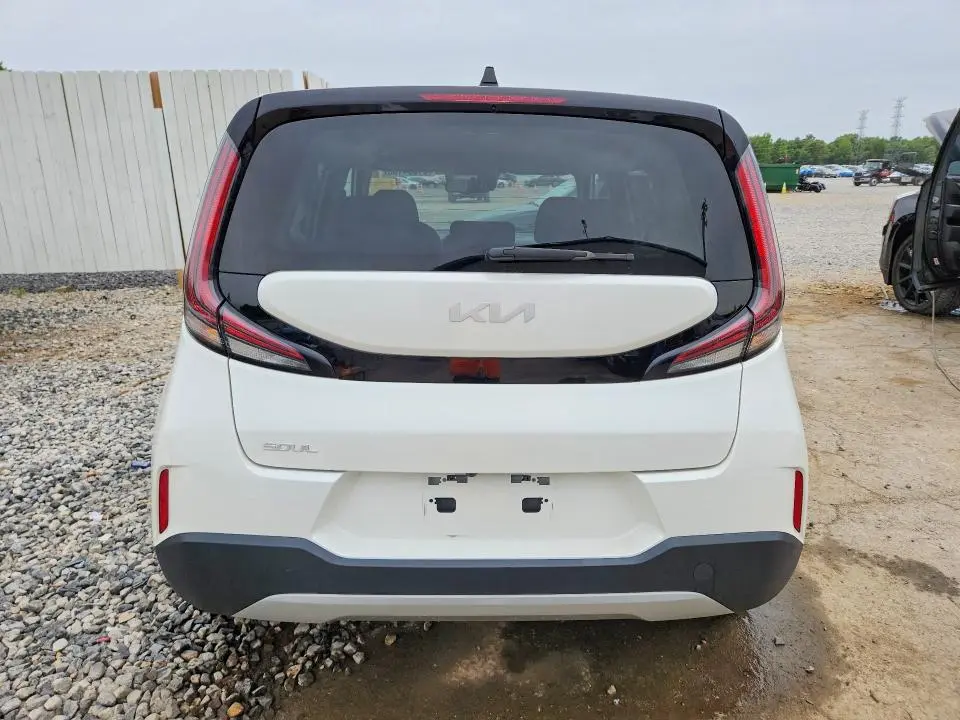 2023 KIA SOUL LX  