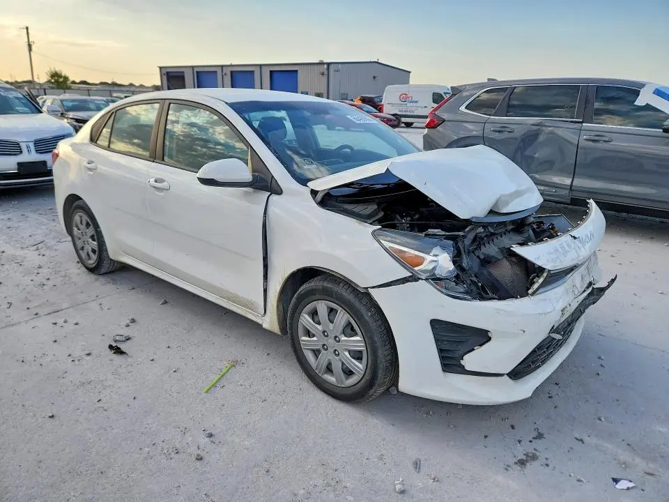 2022 KIA RIO LX  