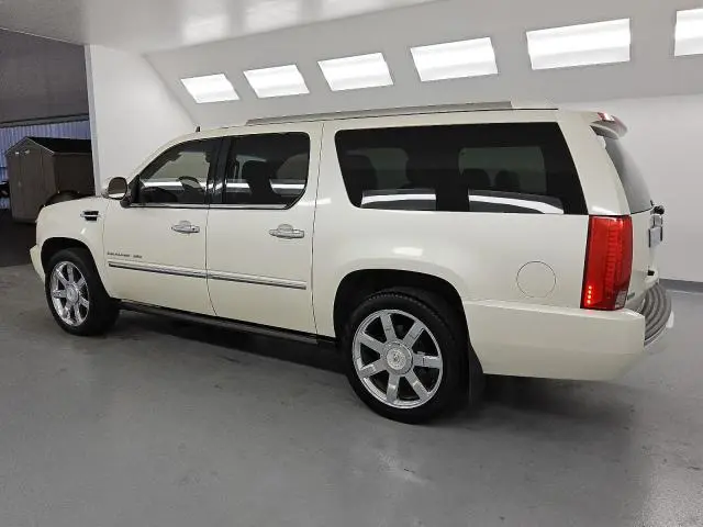 2011 CADILLAC ESCALADE ESV PREMIUM  