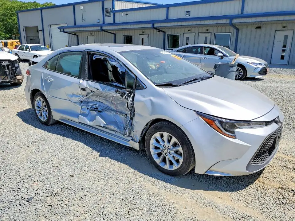 2022 TOYOTA COROLLA XLE  