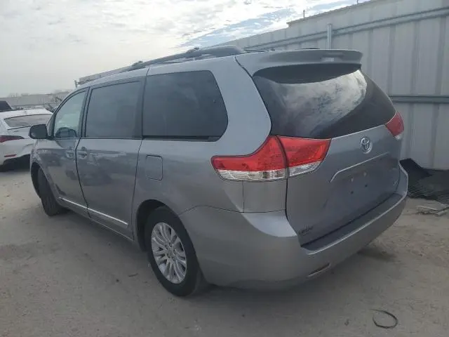 2012 TOYOTA SIENNA XLE  