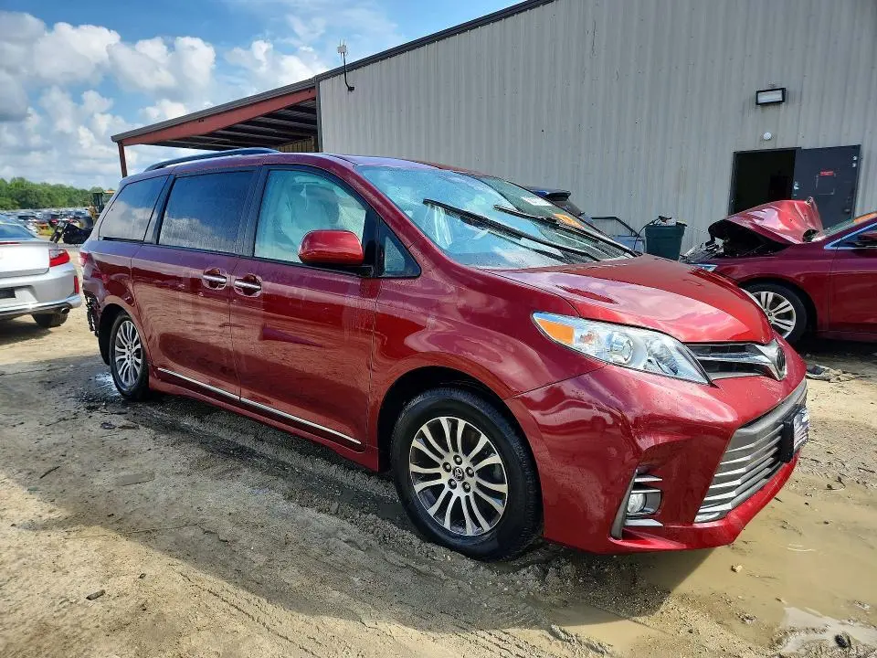 2019 TOYOTA SIENNA XLE PREMIUM 8-PASSENGER  