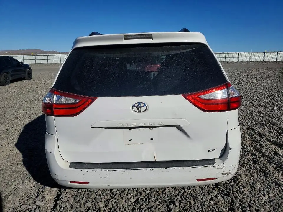 2015 TOYOTA SIENNA LE 8-PASSENGER  