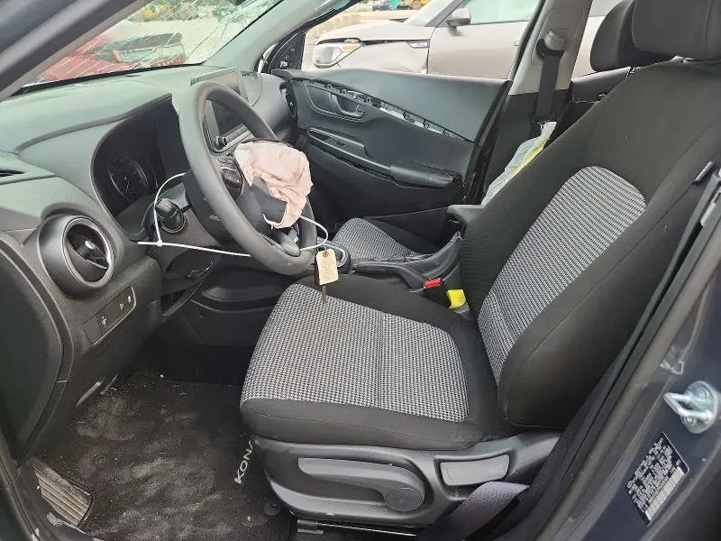 2023 HYUNDAI KONA SE  
