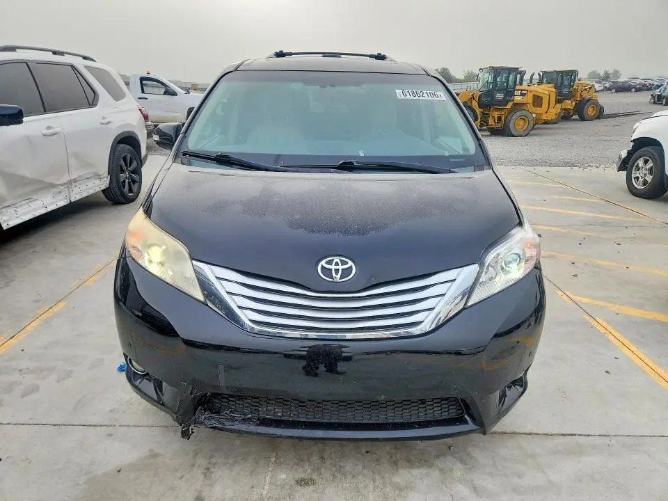 2014 TOYOTA SIENNA LIMITED 7-PASSENGER  