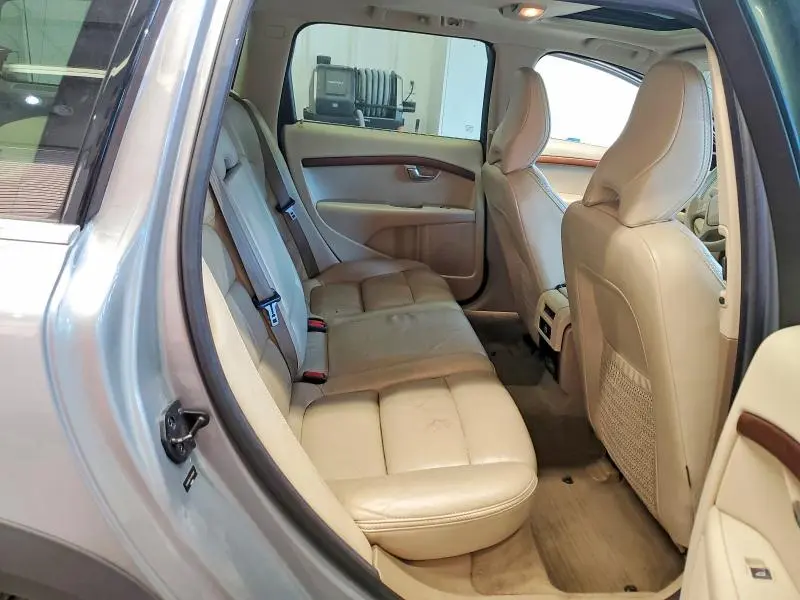 2010 VOLVO XC70 3.2  