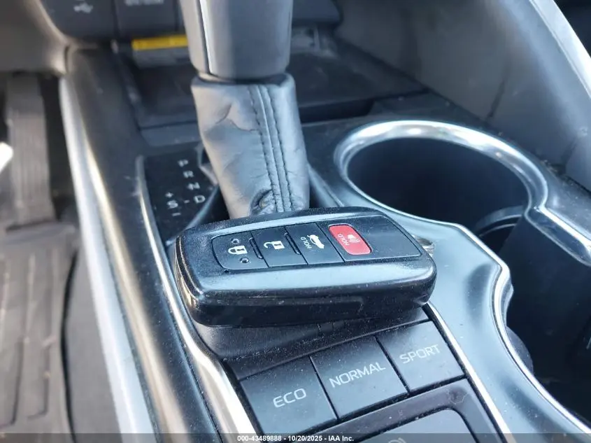 2019 TOYOTA CAMRY XLE V6