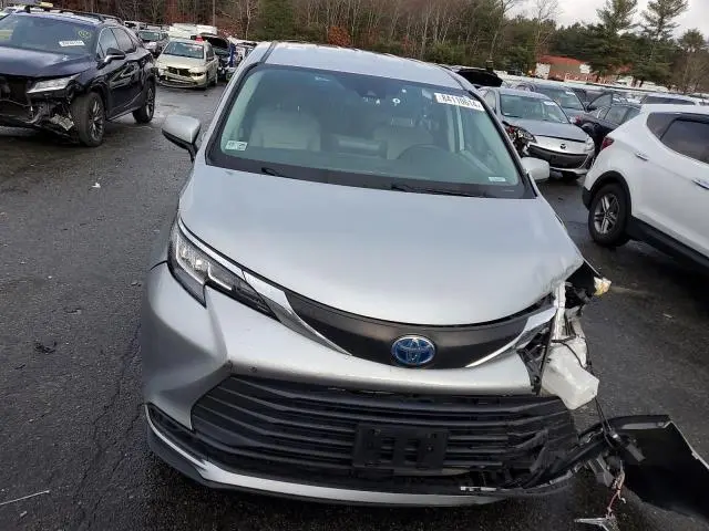 2021 TOYOTA SIENNA LE  