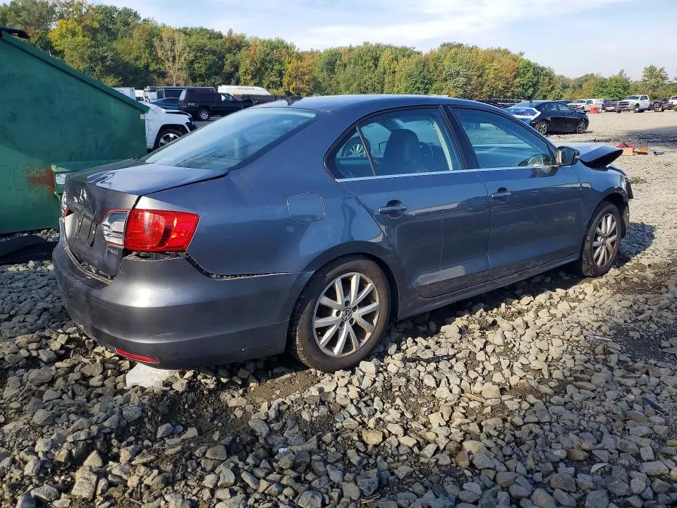 2013 VOLKSWAGEN JETTA SE  