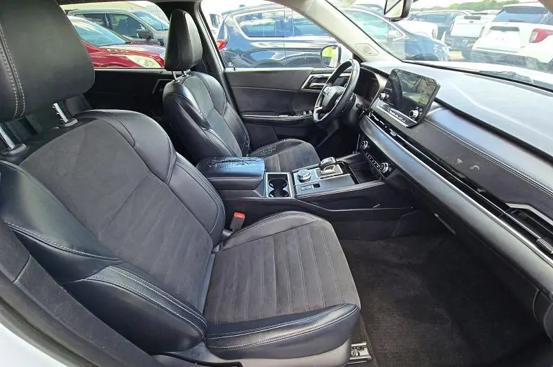 2024 MITSUBISHI OUTLANDER SE  