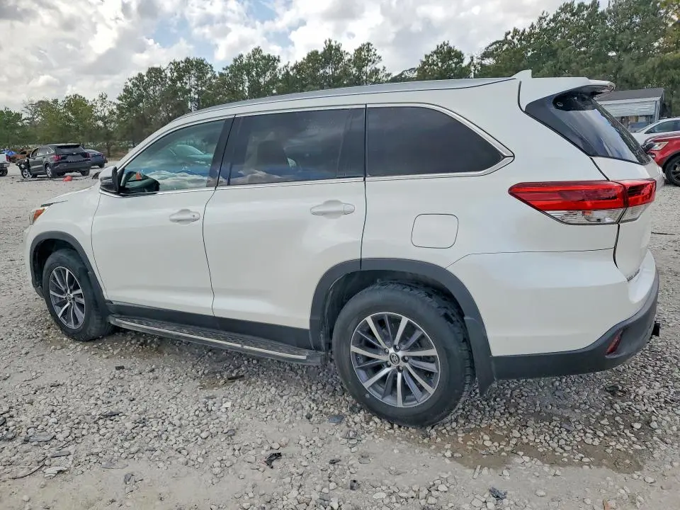 2019 TOYOTA HIGHLANDER XLE  