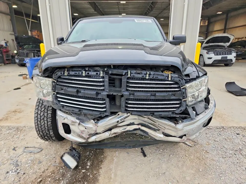 2016 RAM 1500 SLT  