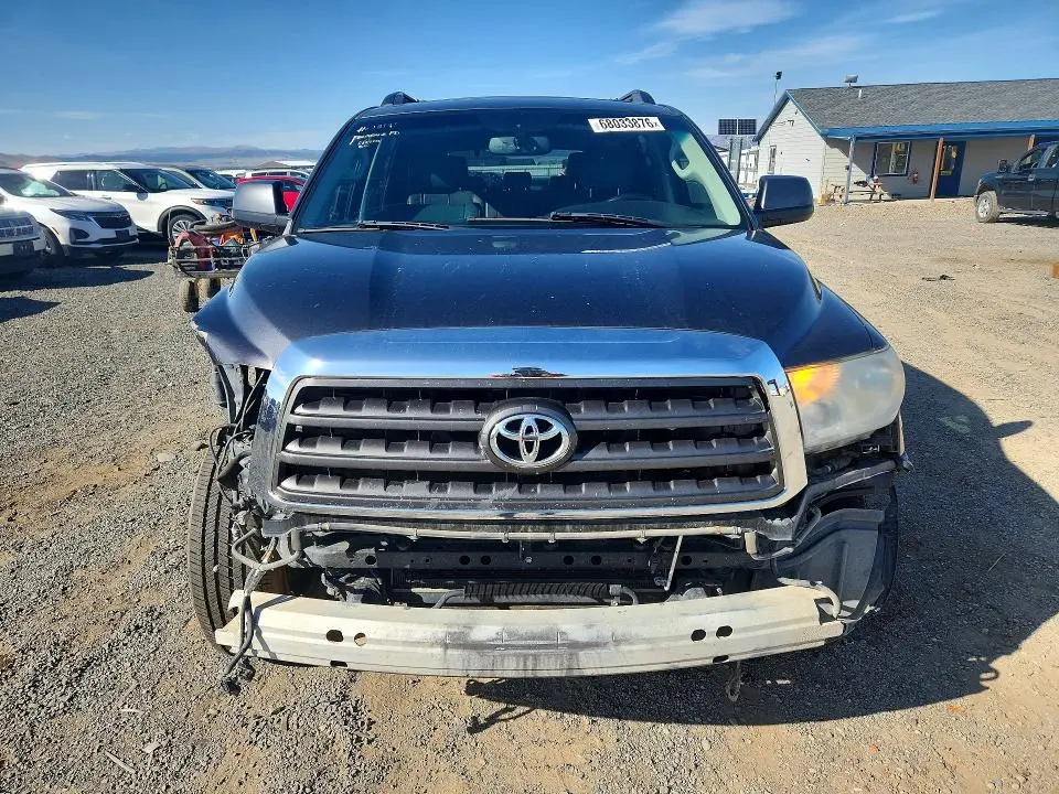 2016 TOYOTA SEQUOIA SR5  