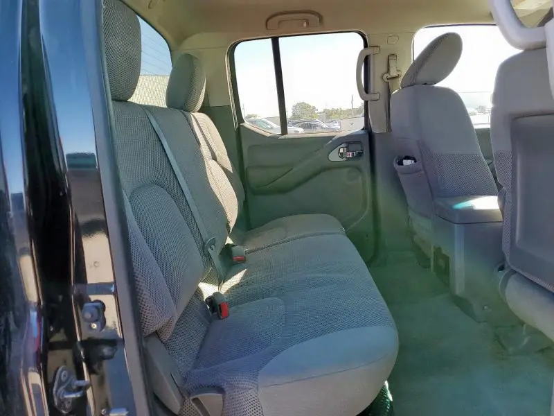 2011 NISSAN FRONTIER S  