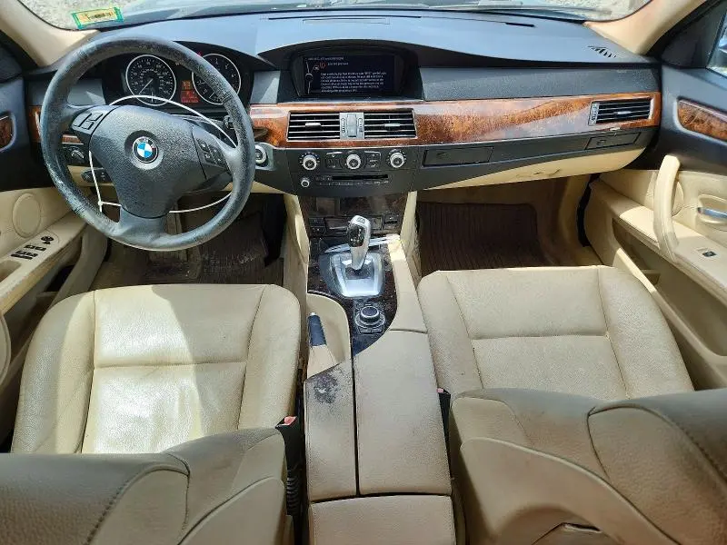 2010 BMW 528 XI  
