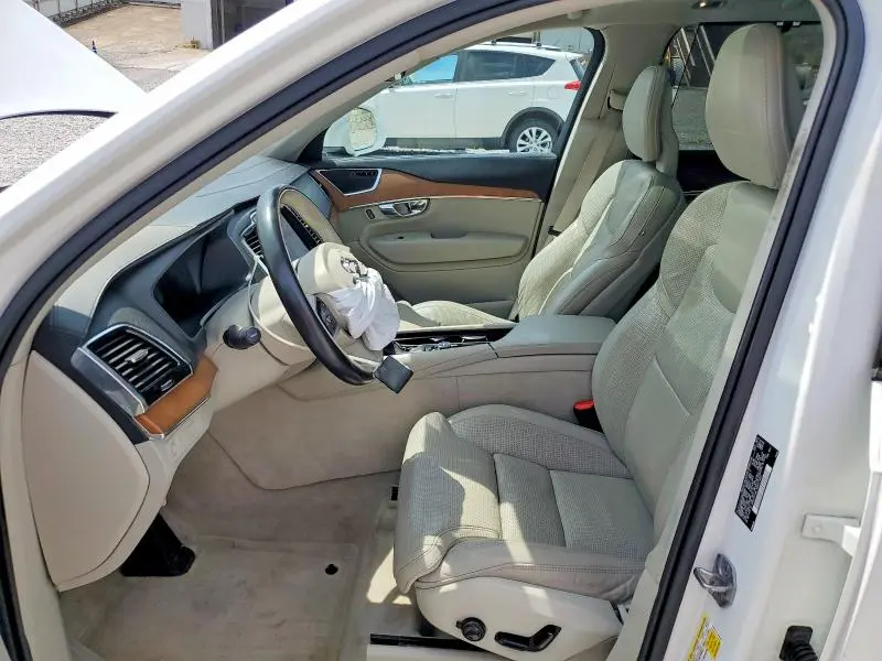 2016 VOLVO XC90 T6  