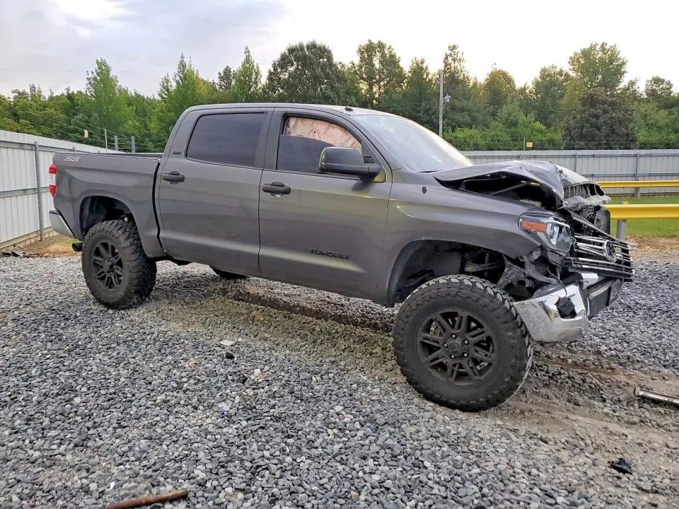 2018 TOYOTA TUNDRA CREWMAX SR5  