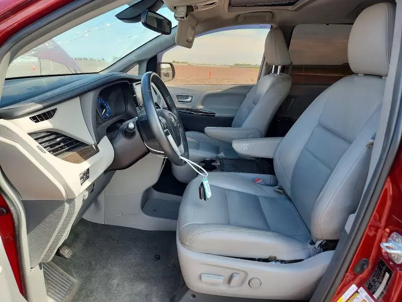 2018 TOYOTA SIENNA XLE 8-PASSENGER  