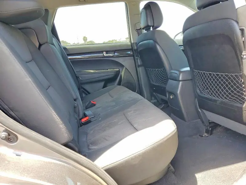 2013 KIA SORENTO LX  