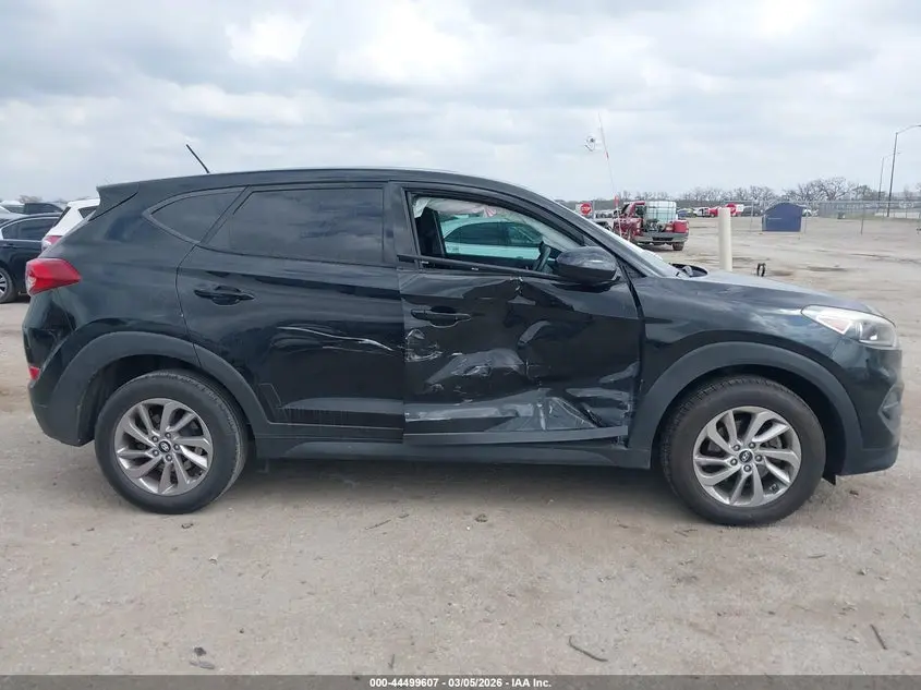 2017 HYUNDAI TUCSON SE